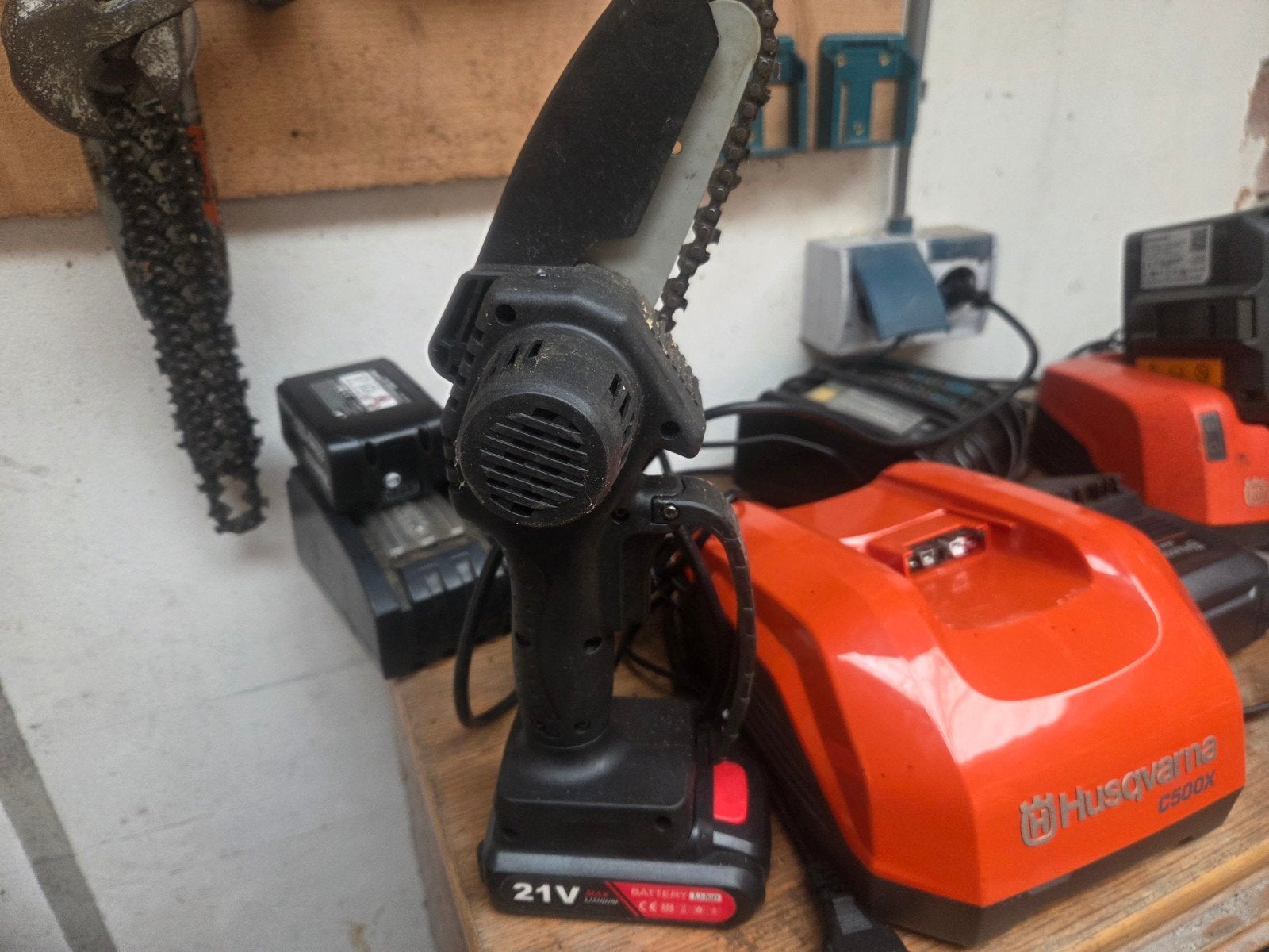 Mini kettingzaag werkend zonder lader, Doe-het-zelf en Verbouw, Gereedschap | Zaagmachines, Ophalen, Gebruikt, Kettingzaag, 30 tot 70 mm
