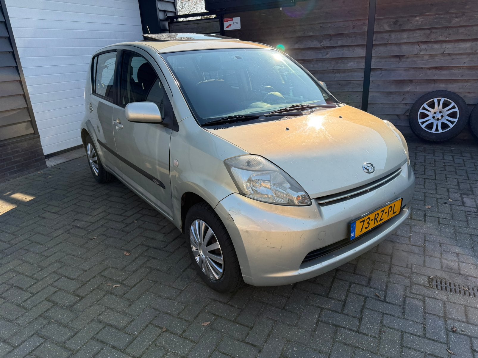 Daihatsu Sirion 1.0 51KW 2005 Beige, Auto's, Daihatsu, Voorwielaandrijving, Beige, Bedrijf, Handgeschakeld