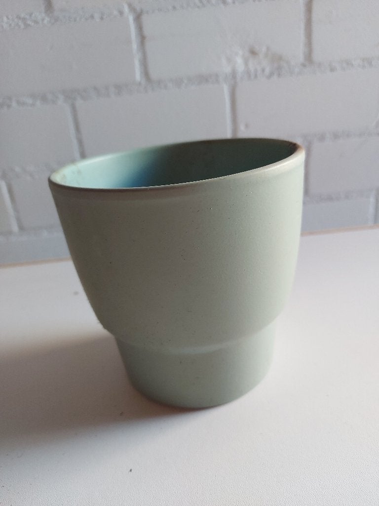 Plantenpot of vaasje groen mat aardewerk, Rond, Binnen, Ophalen of Verzenden, Zo goed als nieuw