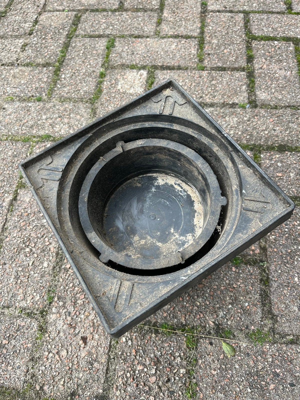 Afvoerputje met rooster - Gebruikt, Afvoer, Gebruikt, Pvc, 60 tot 80 mm