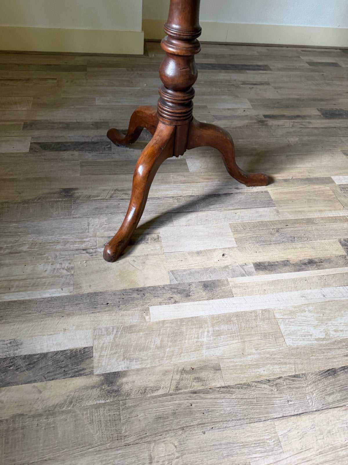 Antieke houten salontafel met ronde vorm, Antiek en Kunst, Verzenden