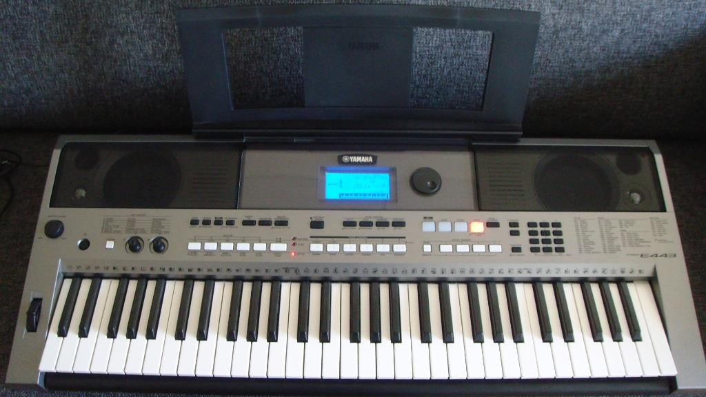 Yamaha PSR-E443, Muziek en Instrumenten, Keyboards, Gebruikt, 61 toetsen, Yamaha, Aanslaggevoelig, Ophalen of Verzenden