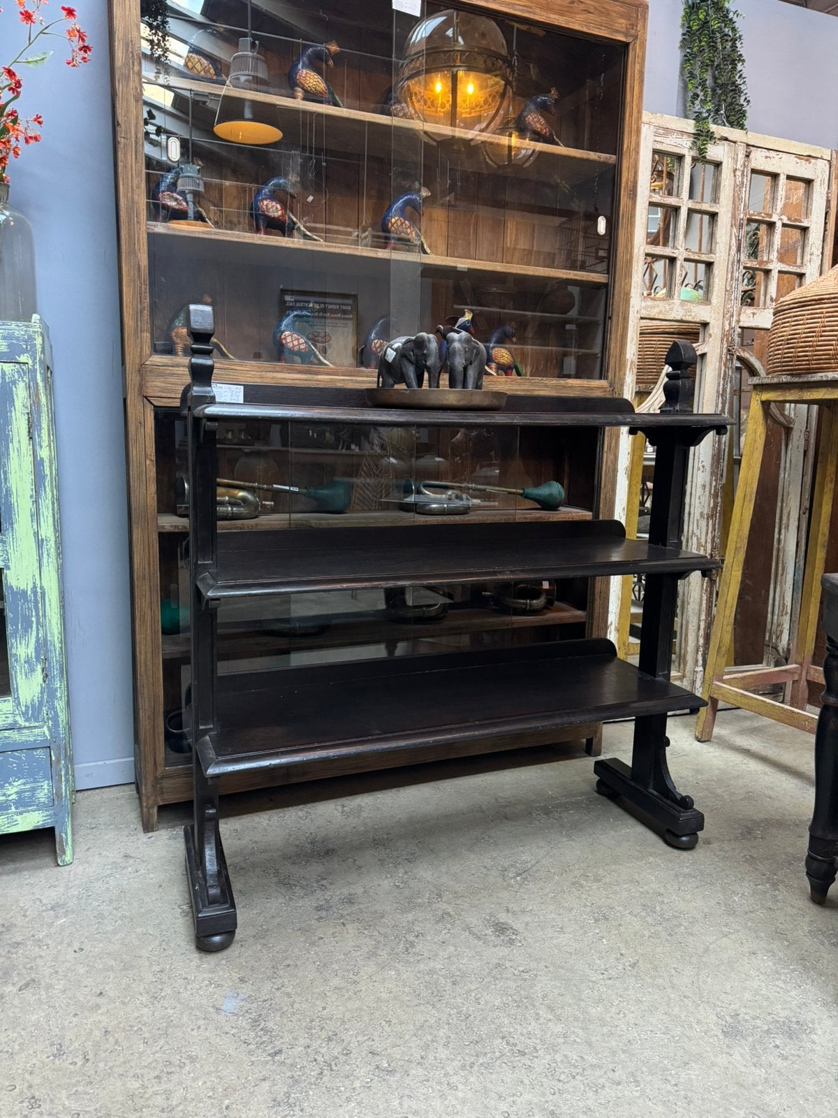 Antieke teakhouten stellingkast met donkere patina, Ophalen of Verzenden, Gebruikt, Bruin, Hout