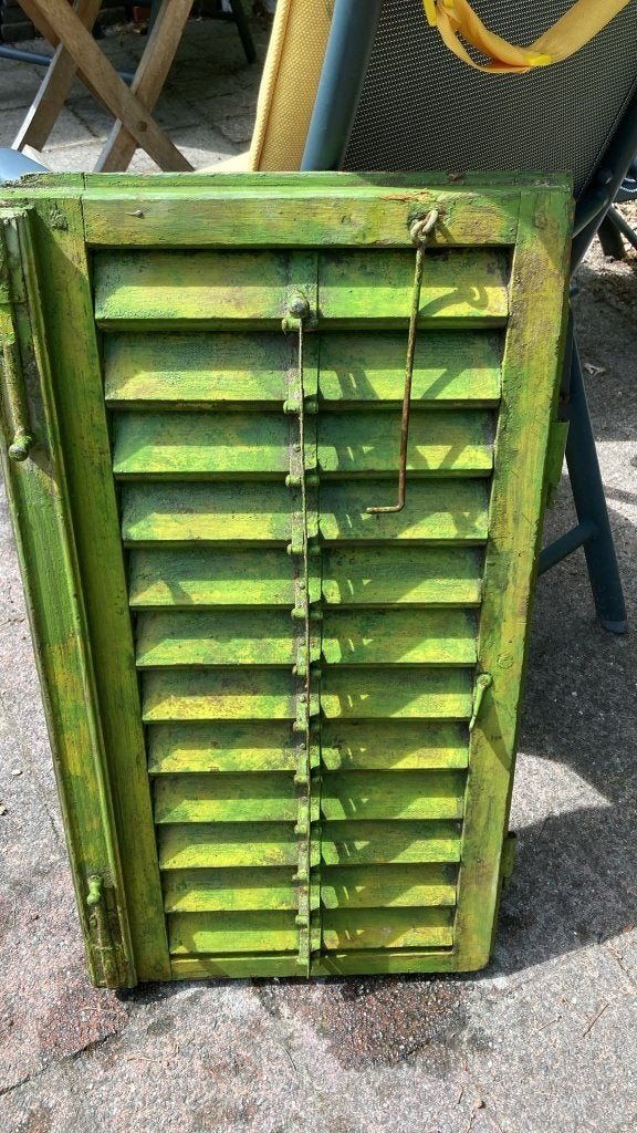Vintage buitenluik, Ophalen