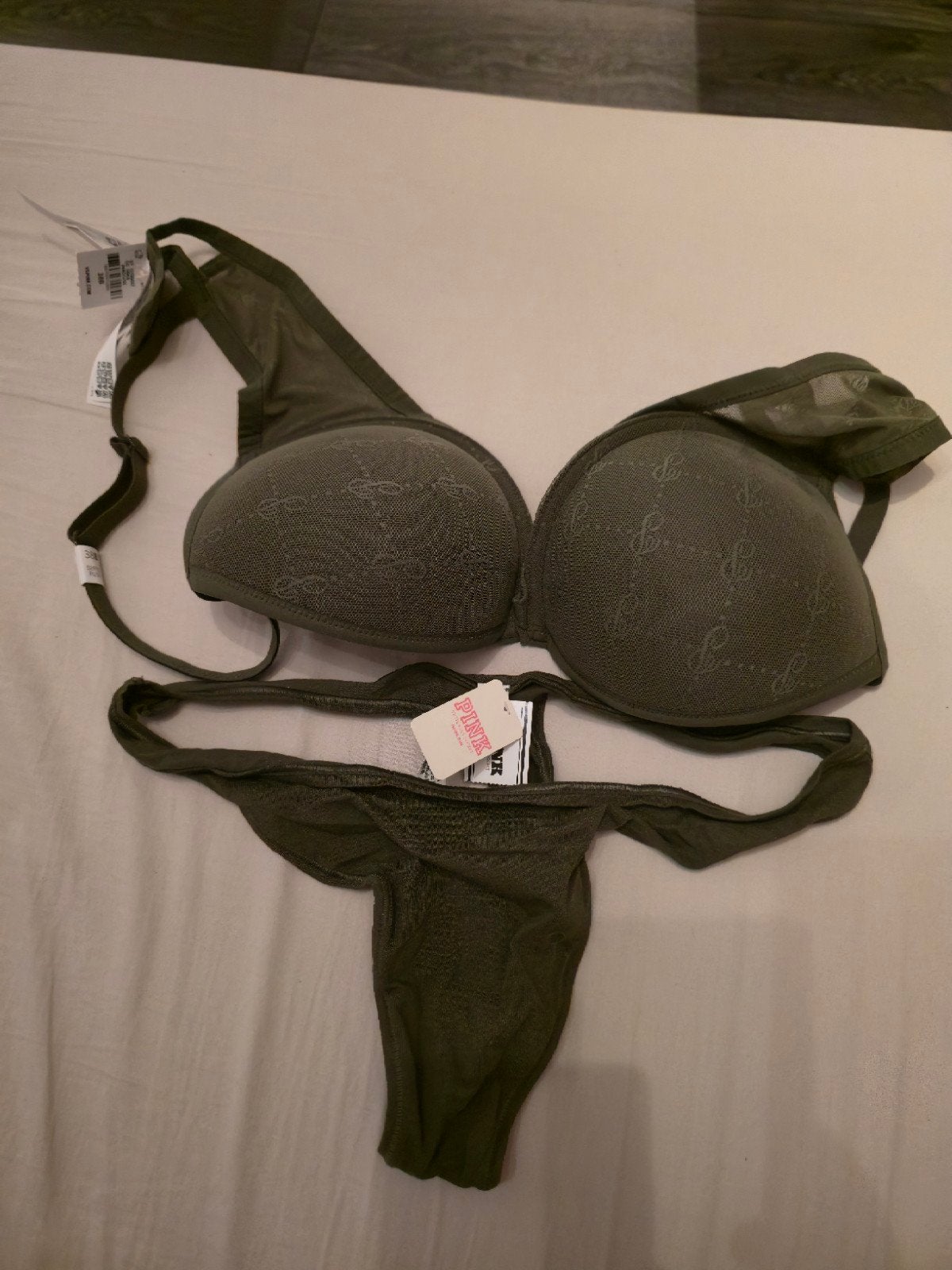 Victoria's Secret Pink BH en String Set - Olijfgroen, Victoria's Secret Pink, Ophalen of Verzenden, Groen, Setje