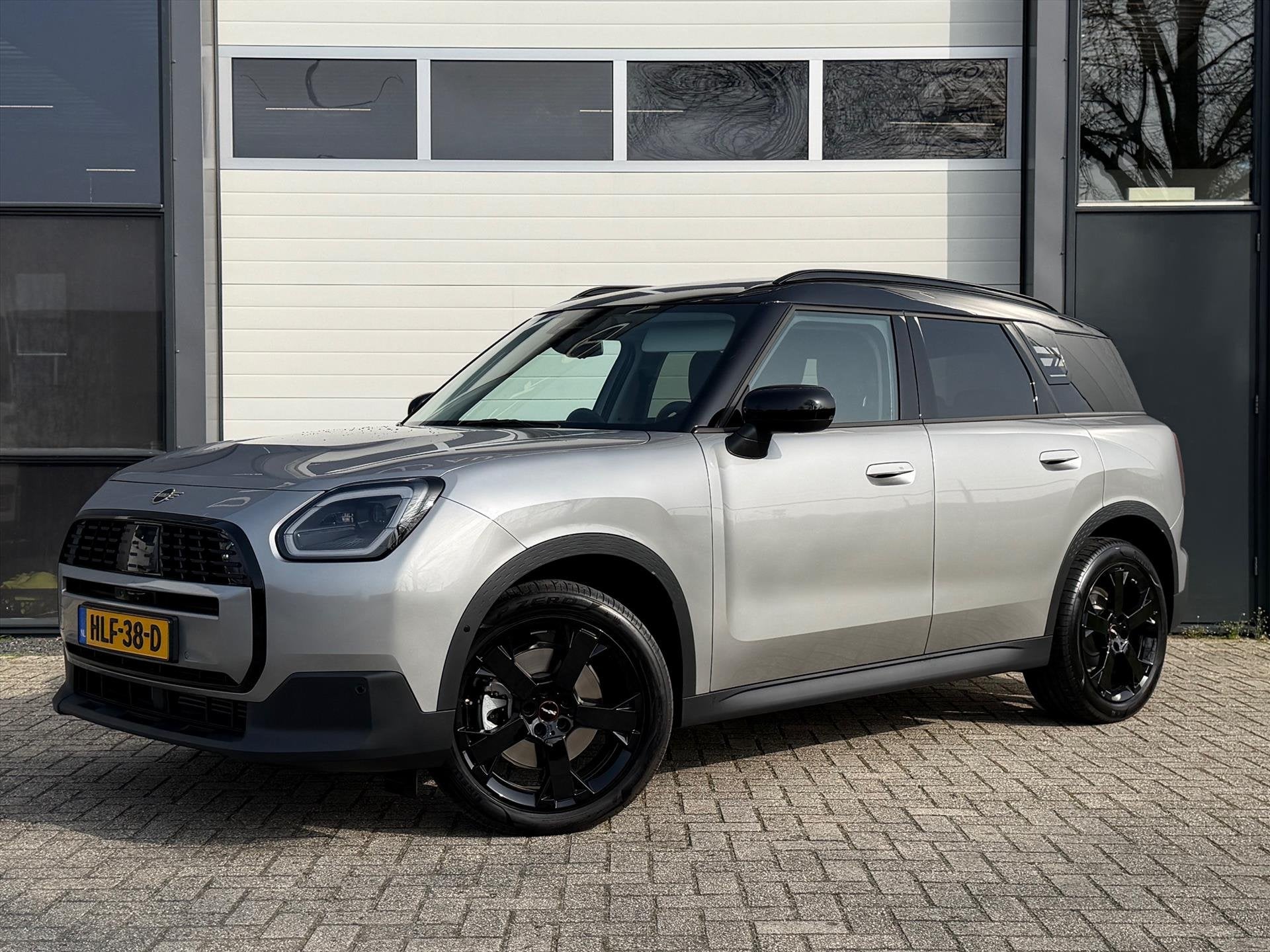 Mini Mini Countryman (u25) 170pk Aut Classic M Pano 19"JCW, Gebruikt, Bedrijf, Hybride Elektrisch/Benzine, 3 cilinders