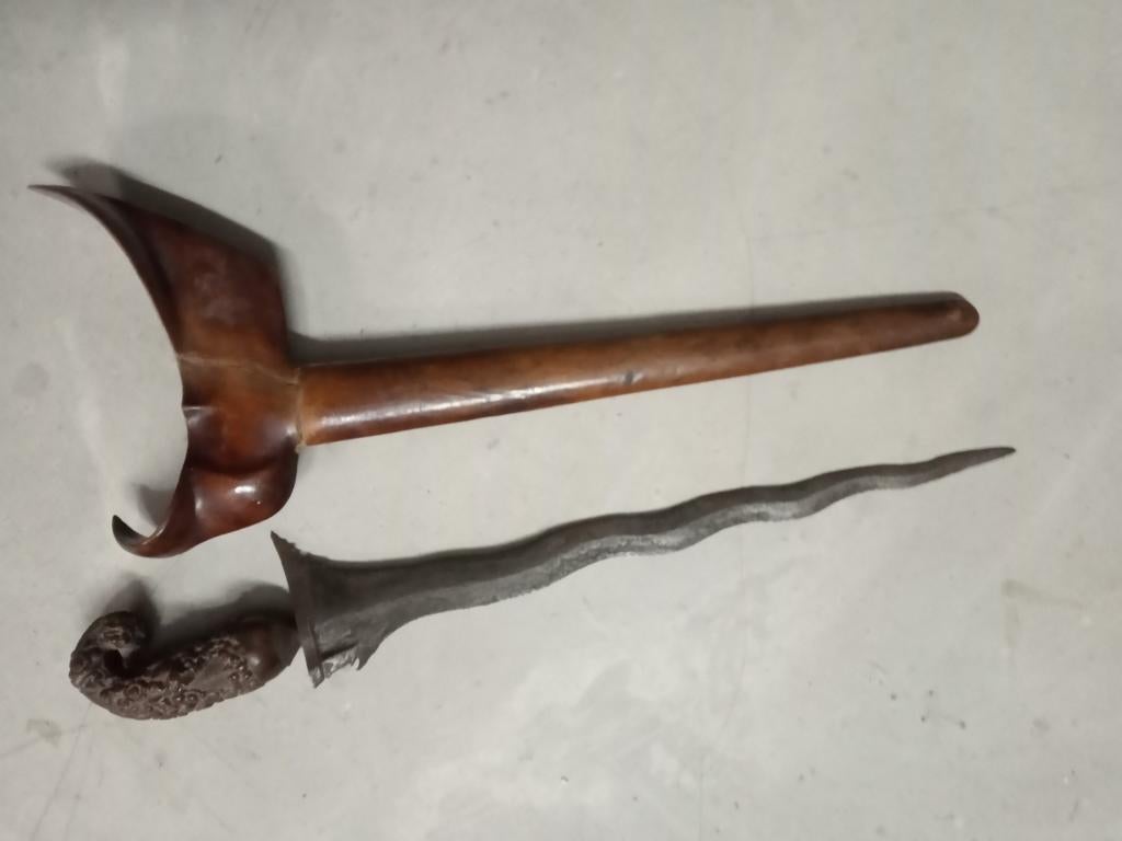 Antieke Javaanse Kris met Bewerkt Lemmet, Antiek en Kunst, Ophalen of Verzenden