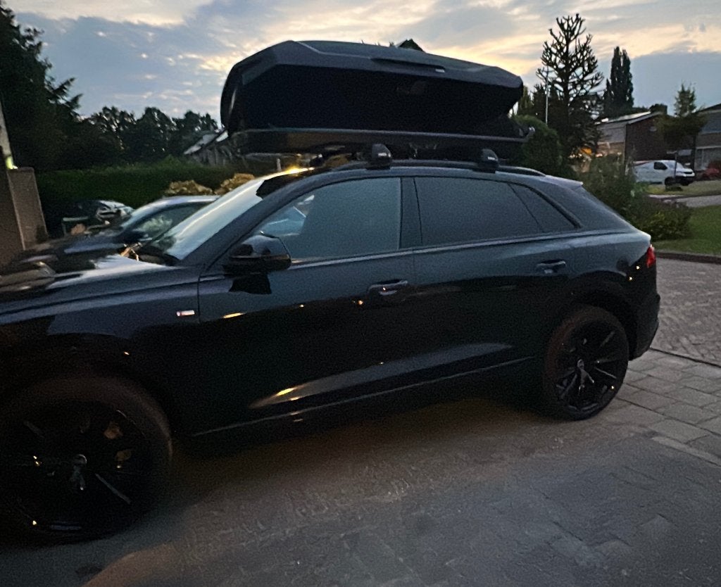 Te huur: Thule Motion 3 XL dakkoffer + dakdragers, Ophalen, Zo goed als nieuw