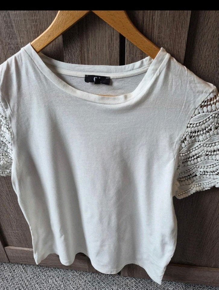Wit shirt met kanten mouwen - Maat S, Beige, Ophalen of Verzenden, Korte mouw, Maat 36 (S)