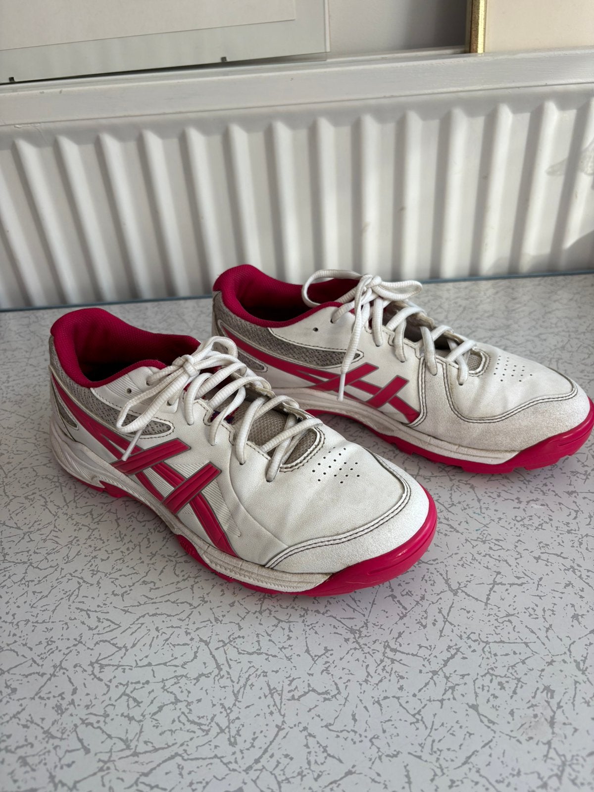 Asics Gel Peake kunstgras hockeyschoenen maat 40, Ophalen of Verzenden, Zo goed als nieuw, Schoenen