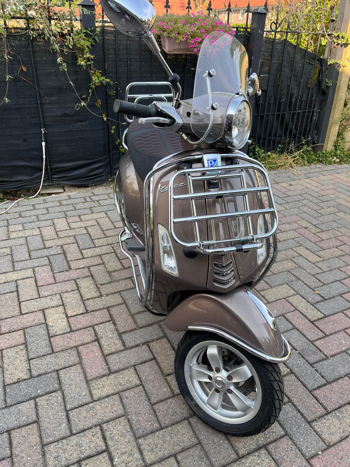 Vespa primavera 2018 blauw kenteken, Fietsen en Brommers, Scooters | Vespa, Ophalen, Zo goed als nieuw, Benzine, Overige modellen