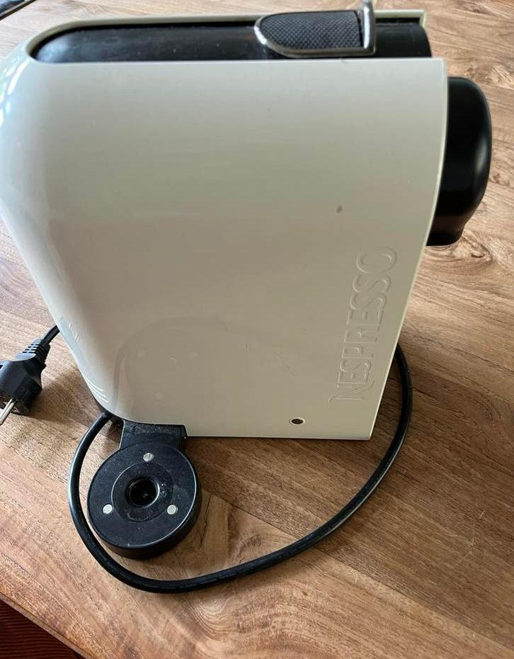 Gratis op te halen, Nespreso apparaat, Witgoed en Apparatuur, Waterkokers, 1 tot 2 liter, Ophalen, Niet werkend