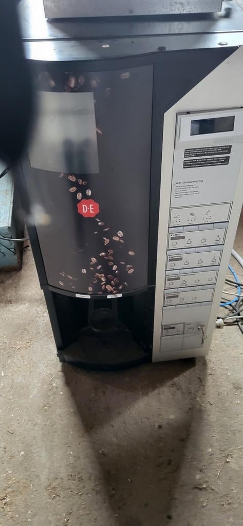 Professionele koffieautomaat - Douwe Egberts, Witgoed en Apparatuur, Gebruikt, 10 kopjes of meer, Koffiemachine, Koffiebonen