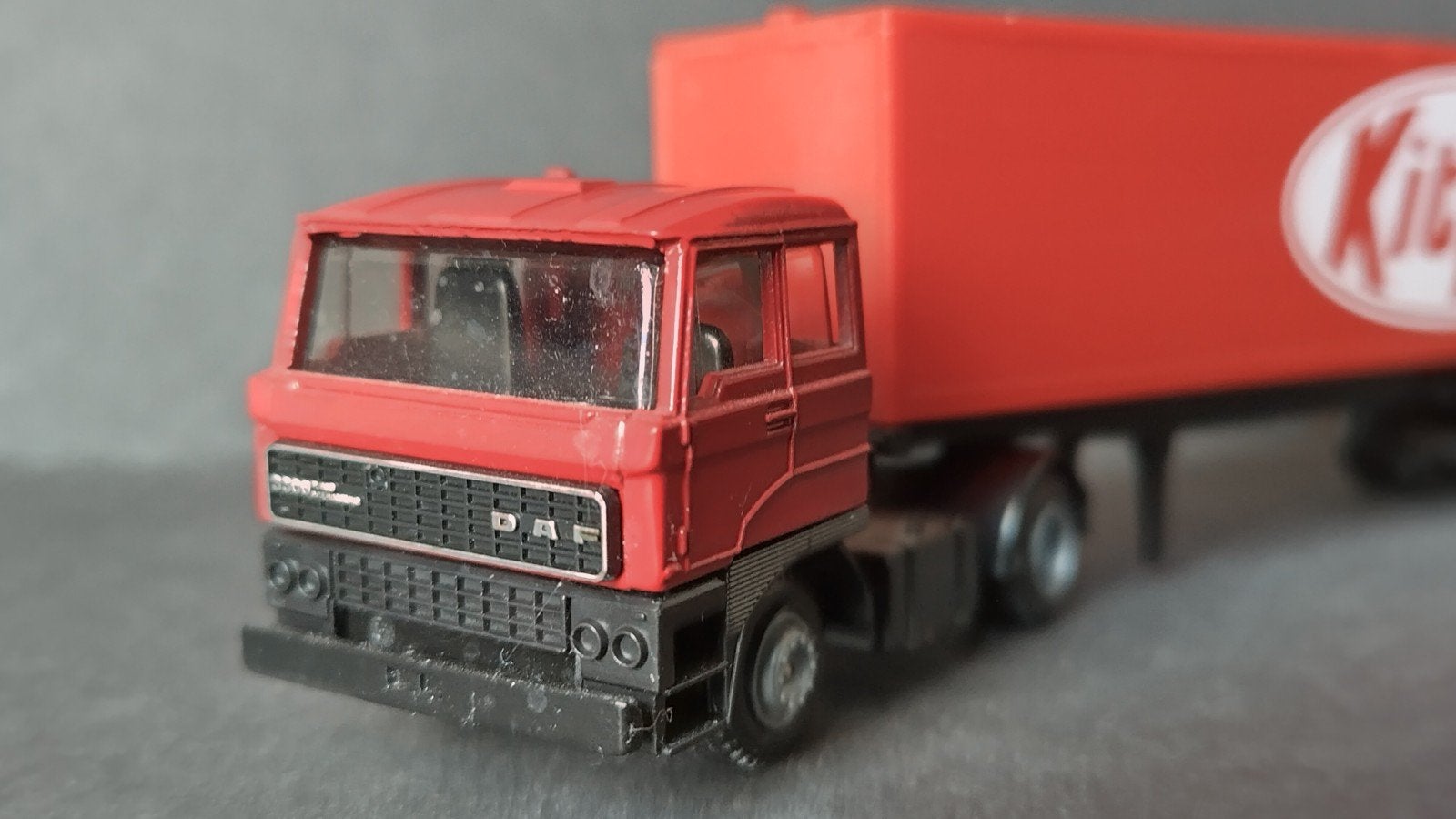 Daf 3300 Kit Kat 1:87 Efsi Holland Pol, Efsi, Zo goed als nieuw, Efsi, Bus of Vrachtwagen