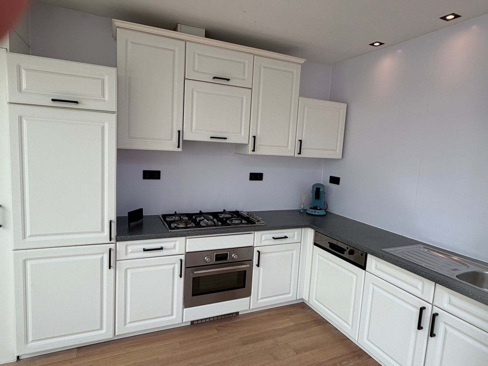Nette witte keuken te koop, Huis en Inrichting, Keuken | Complete keukens, Ophalen, Zo goed als nieuw, Wit, Hoekkeuken