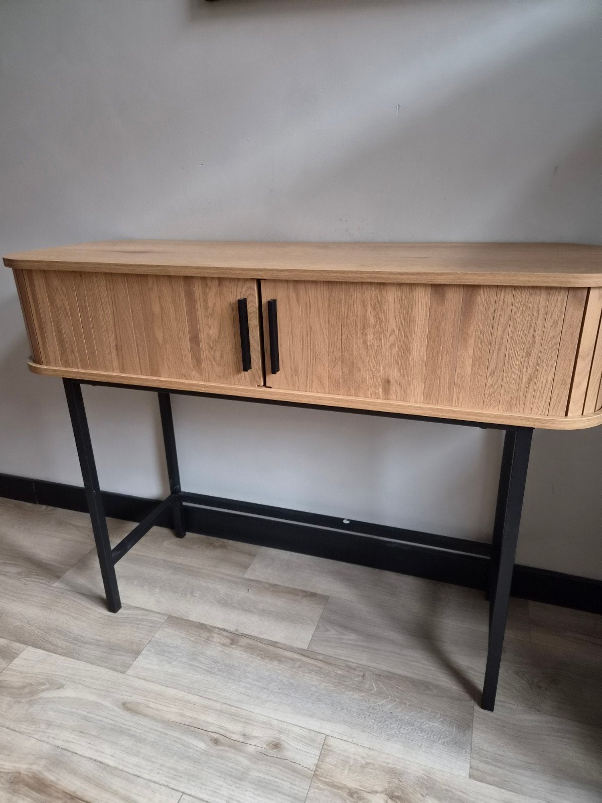 Houten sidetable met metalen onderstel, Ophalen, 100 tot 150 cm, Zo goed als nieuw, Modern industrieel