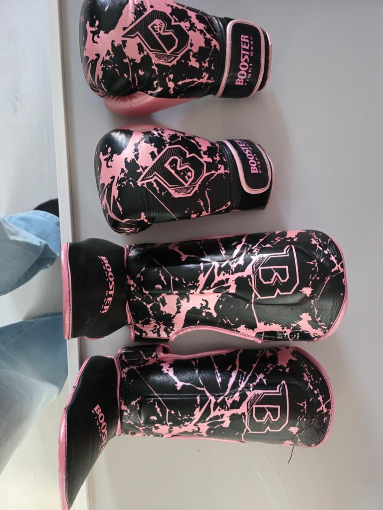 Booster Fight Gear Bokshandschoenen en Scheenbeschermers, Sport en Fitness, Ophalen of Verzenden, Gebruikt, Bokshandschoenen