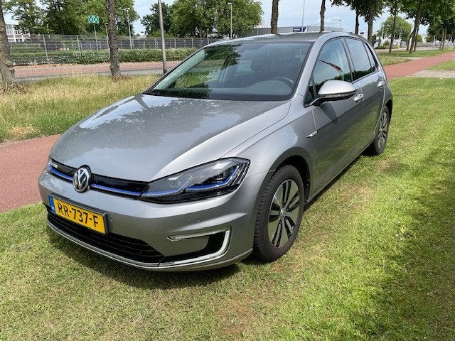 VW e-Golf 136 PK, 35 kWh, 2018, Grijs, SOH 86,5%, Warmtepomp, Auto's, 35 kWh, Bluetooth, Elektrisch, 315 min