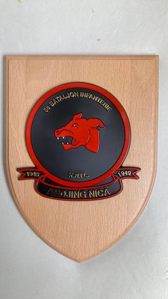 KNIL Andjing Nica schildje, Ophalen of Verzenden, Landmacht, Nederland, Embleem of Badge