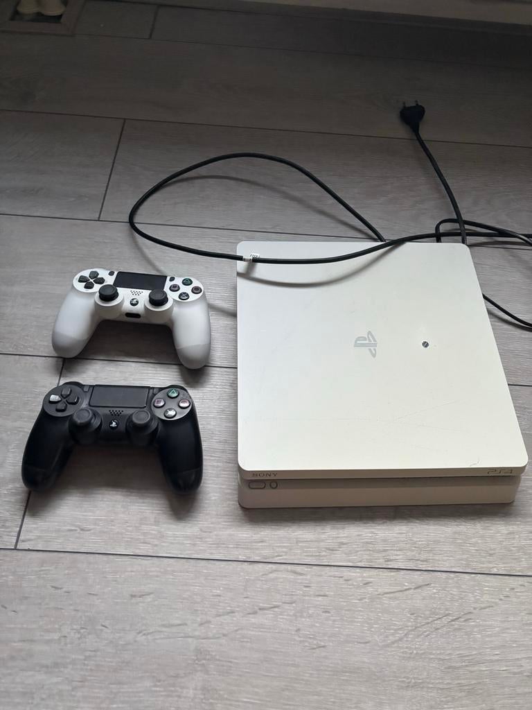 PlayStation 4 Slim met 2 controllers en Call of Duty Cold Wa, Met 2 controllers, Ophalen of Verzenden, Slim, Gebruikt
