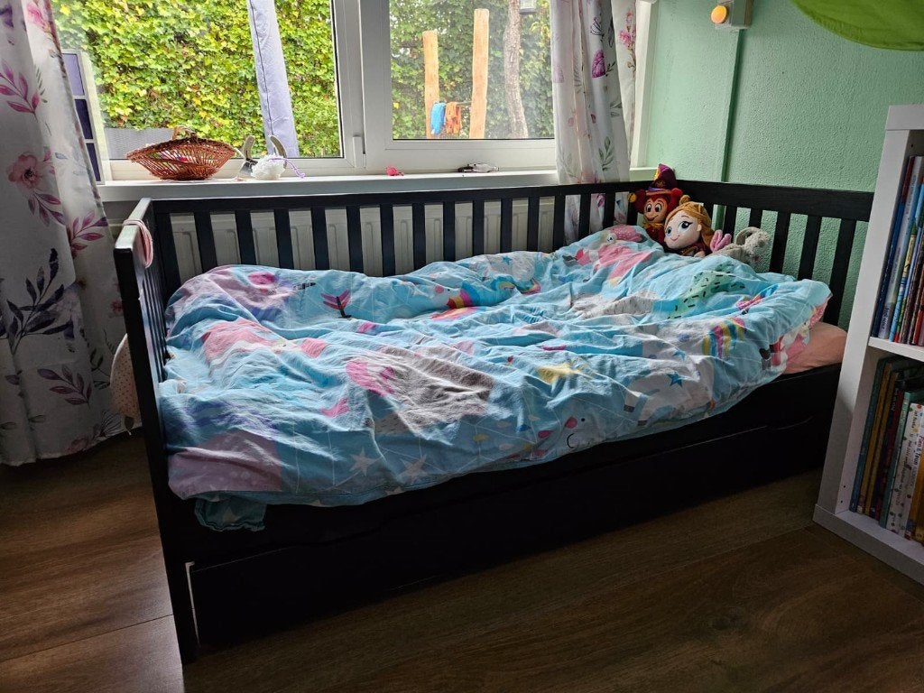 Petit Amelie peuterbed met la, Kinderen en Baby's, Kinderkamer | Bedden, 70 tot 85 cm, 140 tot 160 cm, Zo goed als nieuw, Ophalen