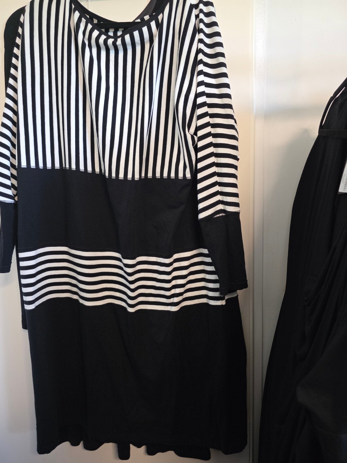 HEBBEDING Zwarte/Witte Jurk 100% katoen.ZGAN mt2, Kleding | Dames, Verzenden, Zwart, Maat 42/44 (L), Onder de knie