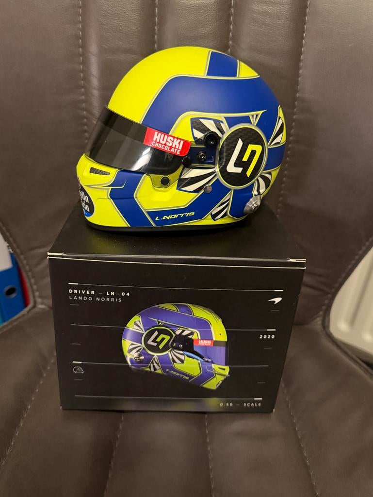 Lando Norris F1 helm 1:2 seizoen 2020 NIEUW, Verzamelen, Automerken, Motoren en Formule 1, Ophalen of Verzenden, Zo goed als nieuw