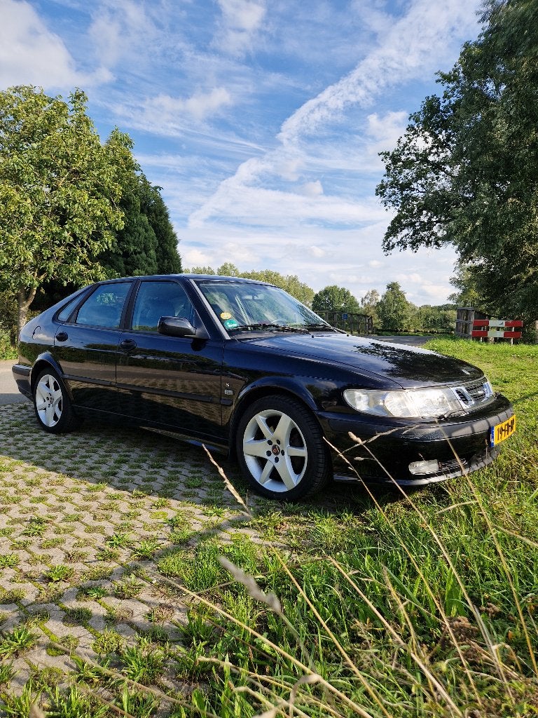 Saab 9-3 2.0 I 2000 Zwart >175.00km APK tot 20-6-2027, Auto's, 4 cilinders, Skiluik, Zwart, Handgeschakeld