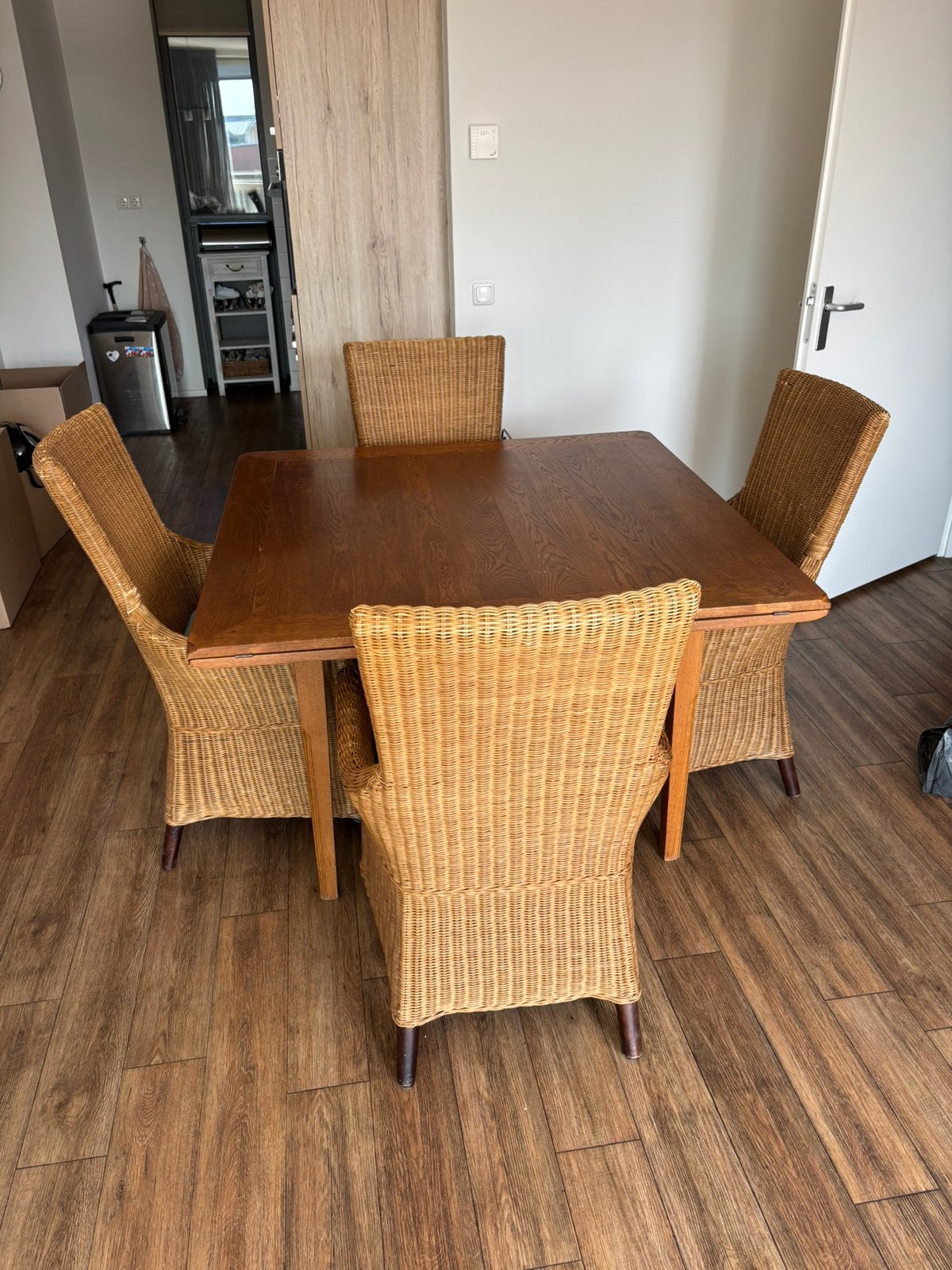 Te koop: verstelbare eethoek met 4 prima rieten stoelen, Ophalen, Gebruikt, 100 tot 150 cm, 150 tot 200 cm