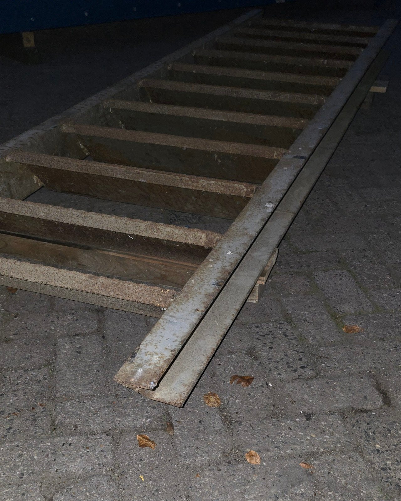 Lelijke smalle stalen trap. Voordelig. Hoogte ca. 228cm, Doe-het-zelf en Verbouw, Ophalen, Gebruikt, Trap, 2 tot 4 meter