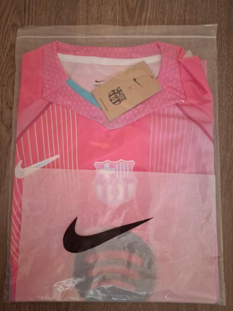 FC Barcelona conceptshirt Roze Maat L - Nieuw met kaartjes, Sport en Fitness, Voetbal, Maat L, Ophalen of Verzenden, Nieuw, Shirt