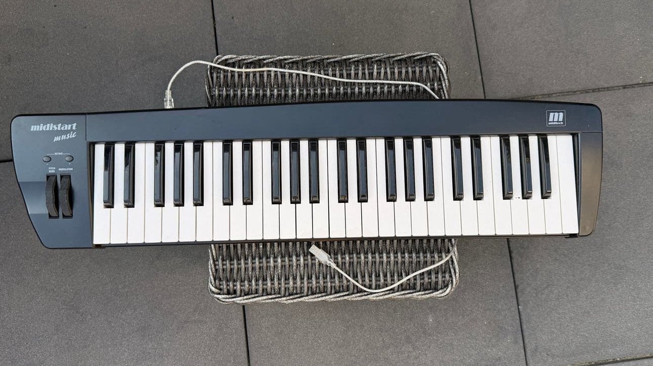 Midistart Music Keyboard - Zo goed als nieuw, Midi-aansluiting, Ophalen of Verzenden, Zo goed als nieuw, 49 toetsen