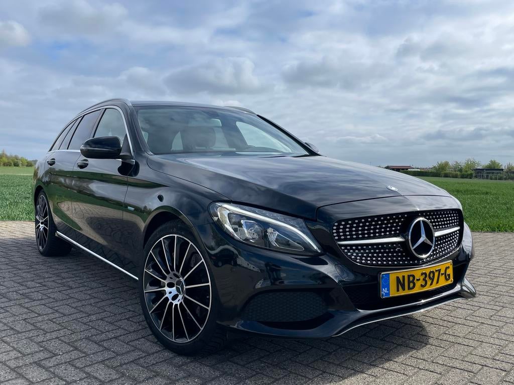 Mercedes-Benz C-Klasse C350 e AMG Plug-in Hybrid Luchtvering, Automaat, Achterwielaandrijving, Elektronische parkeerrem, Zwart