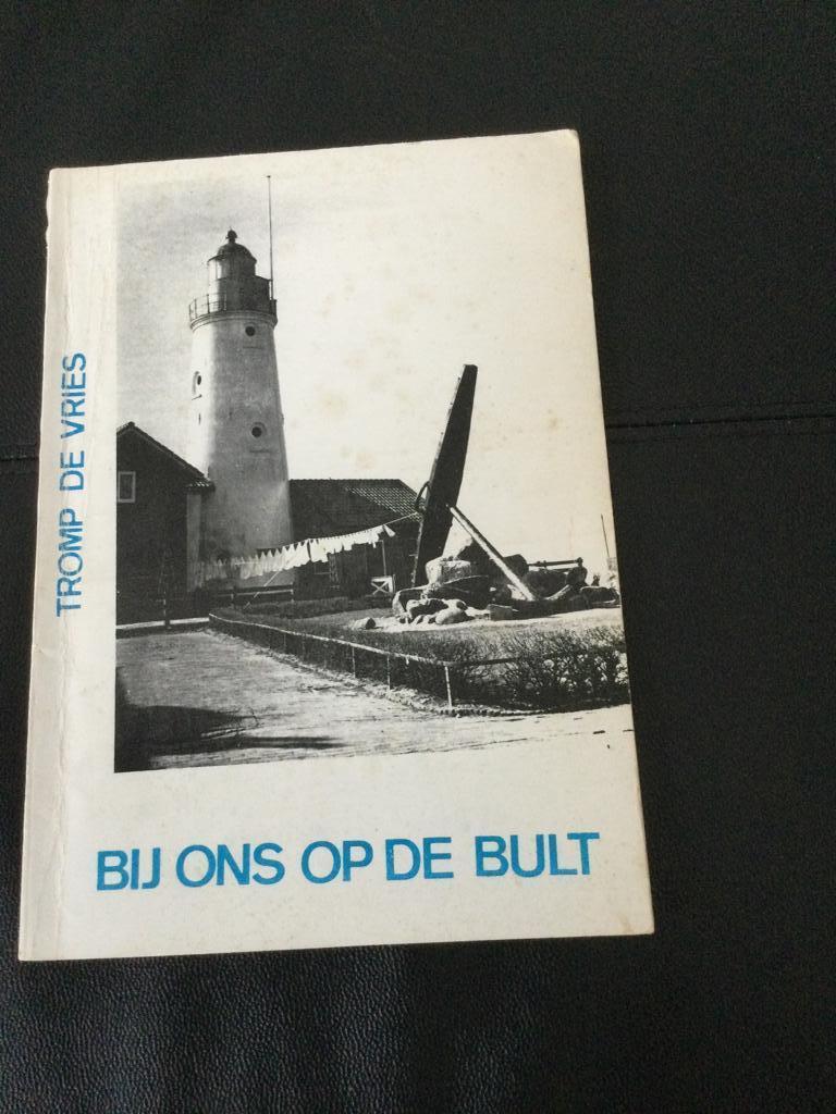 URK. Bij ons op de bult. Tromp de Vries. 1969, Ophalen of Verzenden, Gelezen