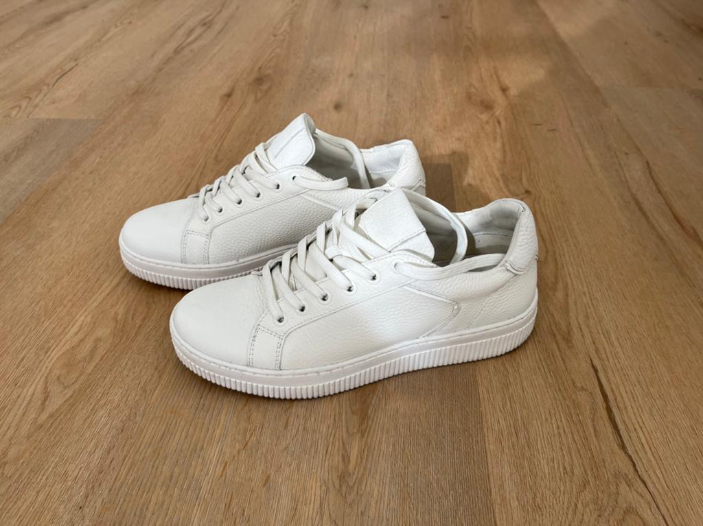 Witte sneakers, maat 39, leer., Kleding | Dames, Schoenen, Ophalen of Verzenden, Wit, Sneakers of Gympen