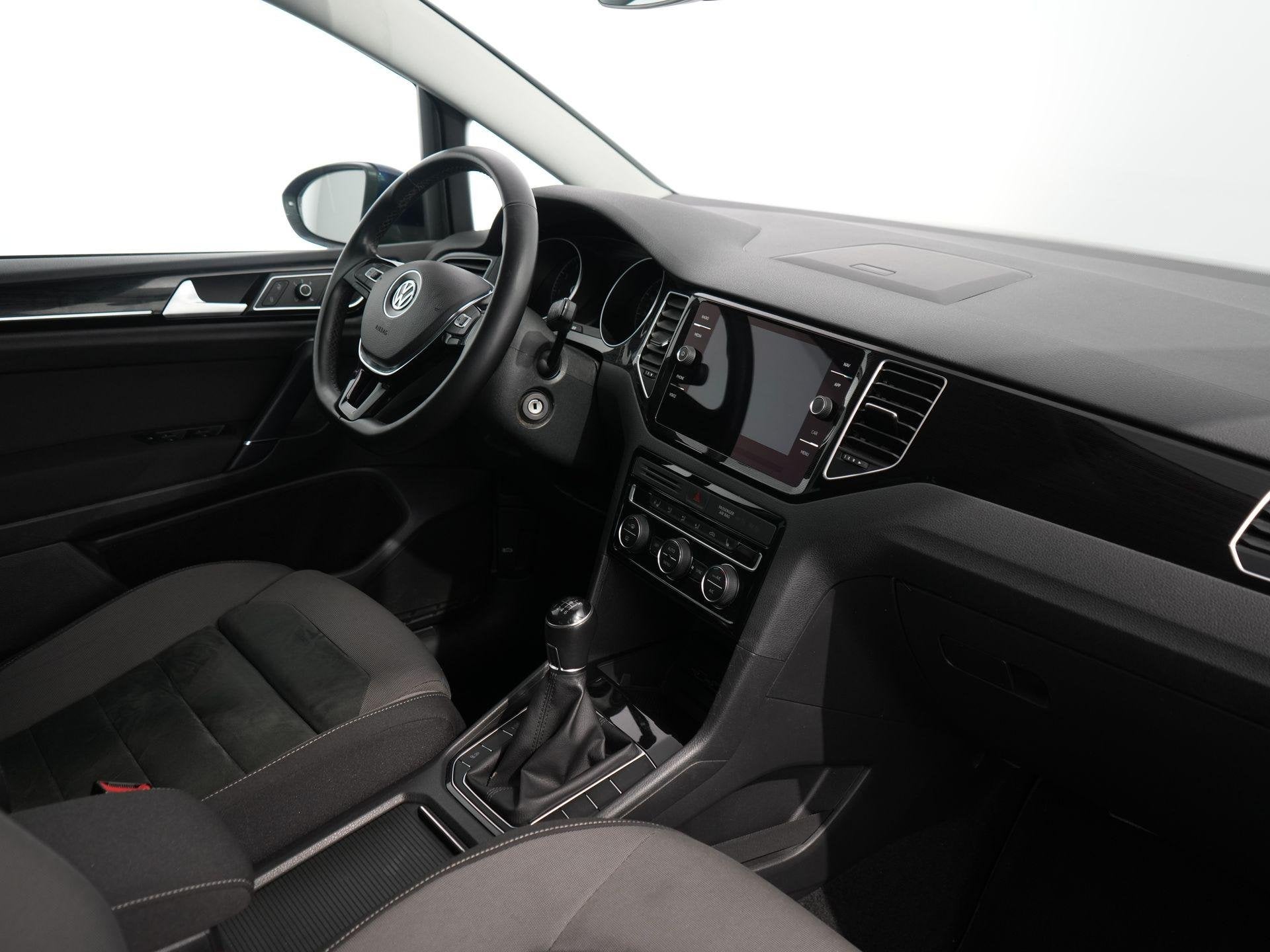 Volkswagen Golf SportsVan