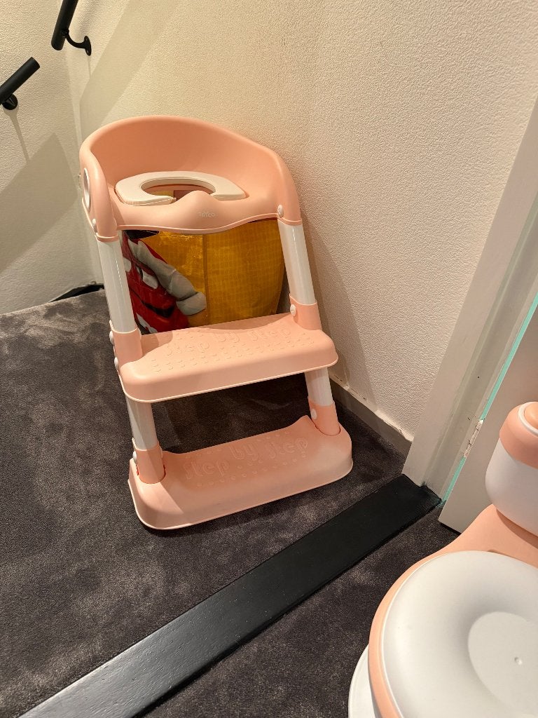 Peutertoilet en toiletverhoging met trap TYRO kleur roze, Ophalen, Zo goed als nieuw, Overige typen
