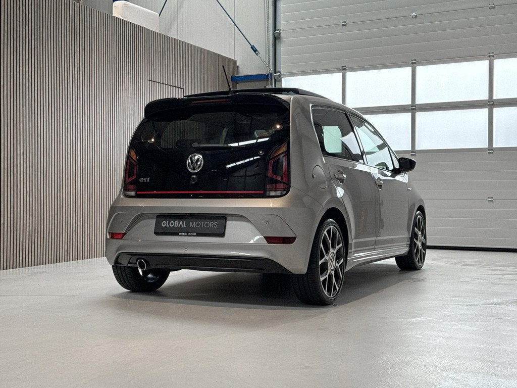Volkswagen Up! GTI 1.0 TSI GTI 116 PK - PANORAMADAK - CLIMAT, 970 kg, Stof, Gebruikt, 4 stoelen