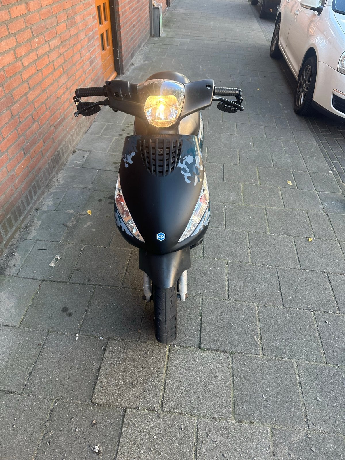Piaggio Zip Scooter - Zwart met Camouflage Details, Gebruikt, Zip, Ophalen of Verzenden, Benzine