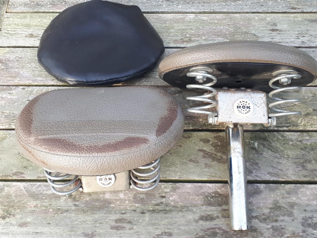 2 ouderwetse ROK zadels, Vasad, Lemet, oldtimers gebruikt, Fietsen en Brommers, Ophalen of Verzenden, Gebruikt, Stadsfiets, Zadel