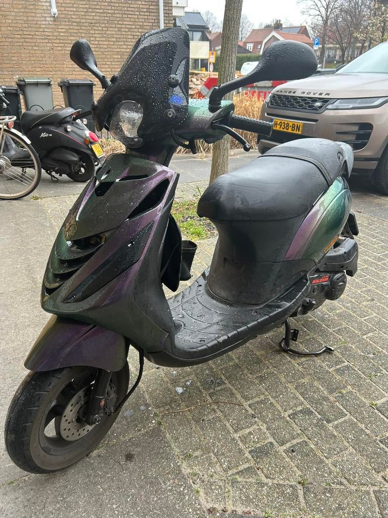 Piaggio Zip 4 takt 2022 + akrapovic, Fietsen en Brommers, Scooters | Piaggio, Ophalen, Maximaal 45 km/u, Zip, Zo goed als nieuw