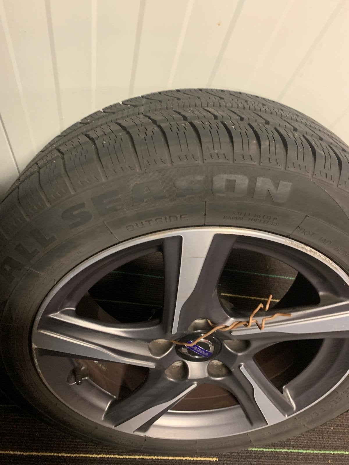 4 Sportieve Volvo Velgen met All Season Banden 205/55 R16, Ophalen, Gebruikt, 16 inch, Banden en Velgen