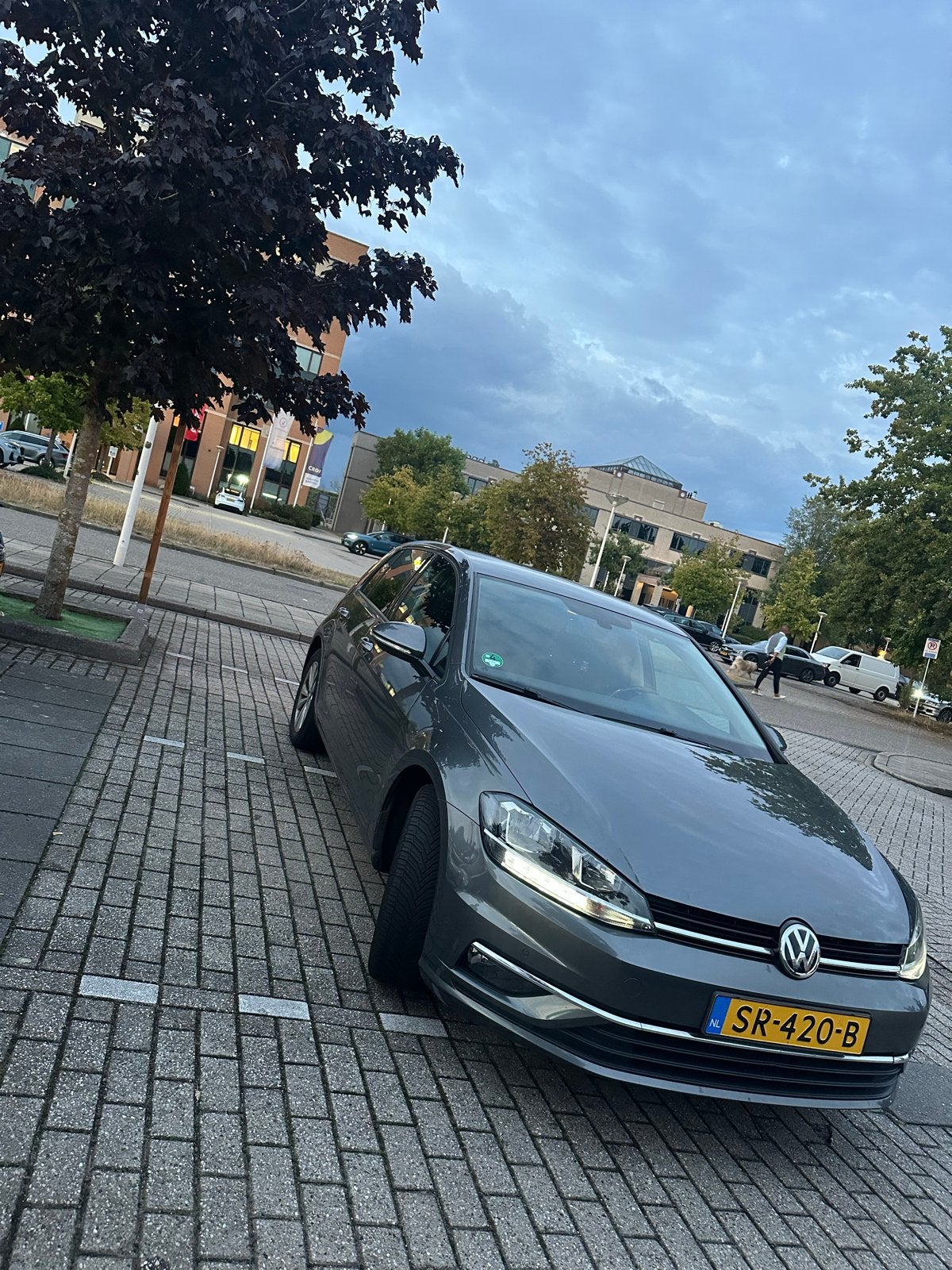 Volkswagen Golf 1.0 TSI 110pk 7-DSG 5D 2018 Grijs, Auto's, 620 kg, Origineel Nederlands, 3 cilinders, 1157 kg