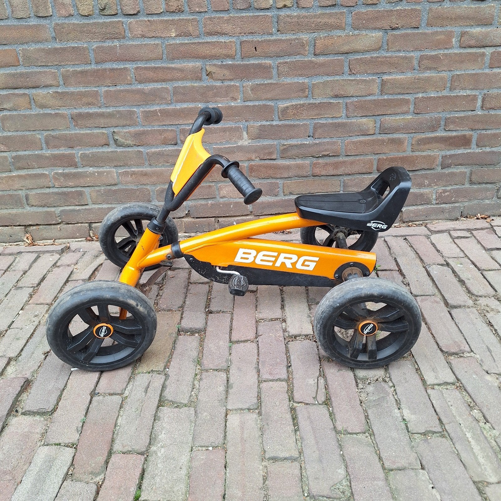Berg Buzzy skelter oranje zwart, Ophalen, Gebruikt, Trapvoertuig