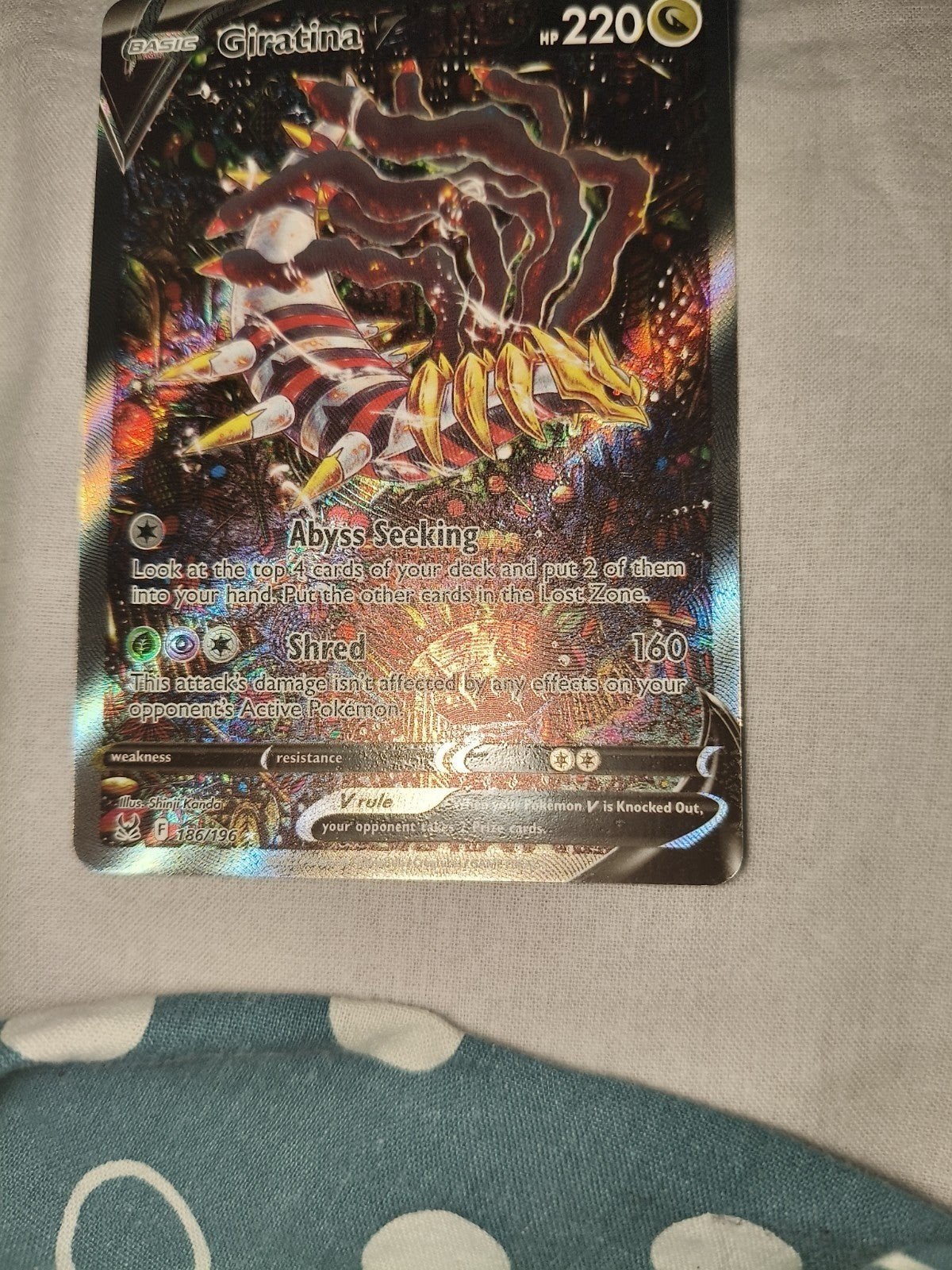 Giratina V (Full Art) Pokémon Kaart - Lost Origin, Ophalen of Verzenden, Zo goed als nieuw, Losse kaart, Foil