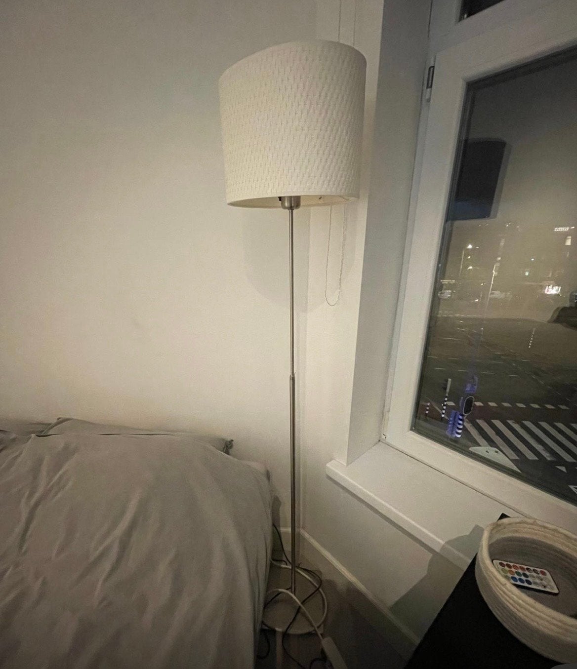 Stijlvolle staande lamp met LED kleurenlamp en afstandsbedie, Ophalen, Zo goed als nieuw, Metaal, 150 tot 200 cm