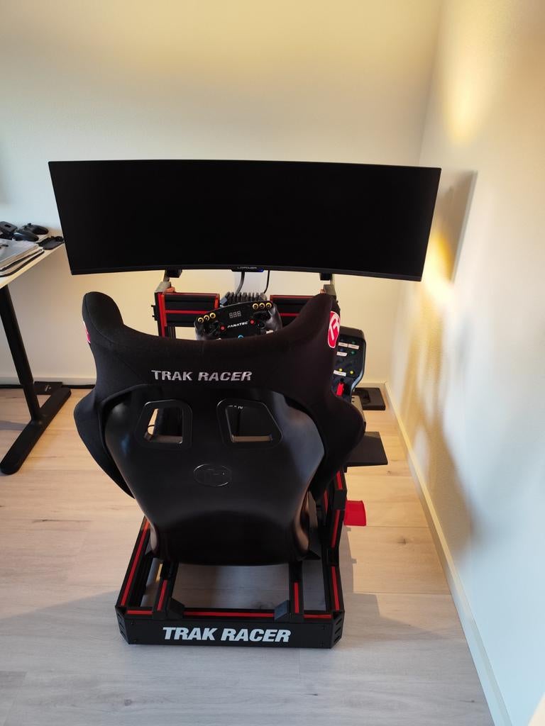 Fanatec DD 8nm & Trakracer TR120 Sim Rig (excl. PC), Spelcomputers en Games, Ophalen, Overige merken, Zo goed als nieuw