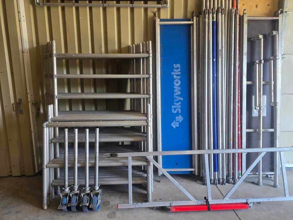 Skyworks rolsteiger 11.20 Werkhoogte, Doe-het-zelf en Verbouw, Steigers, Ophalen, Gebruikt, Rolsteiger of Kamersteiger, 5 meter of hoger