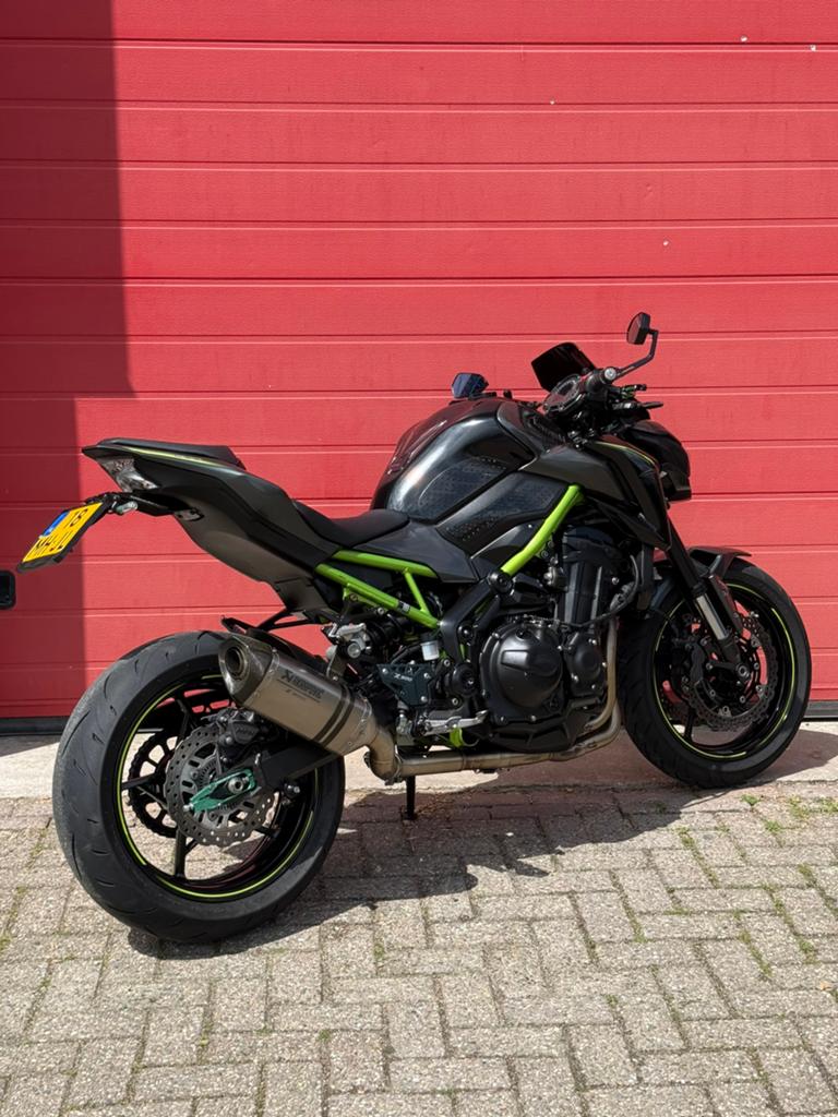Kawasaki Z900 met full Akrapovic uitlaat, Motoren, Motoren | Overige merken, Sportuitlaat, 4 cilinders, Motorrijbewijs A, Gebruikt