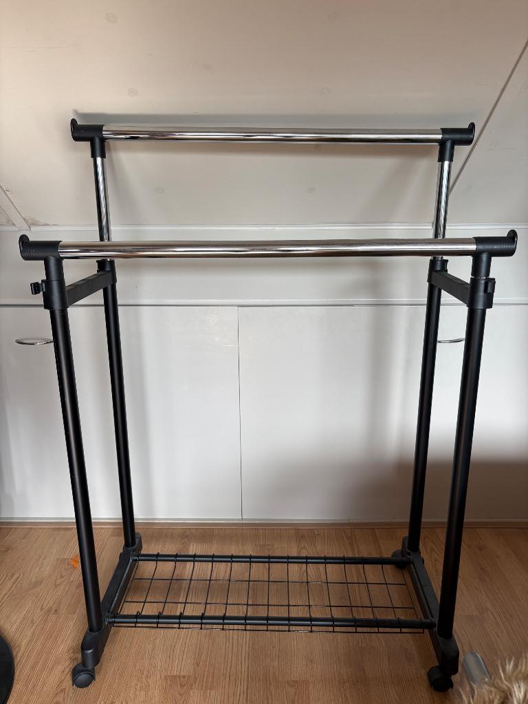 Kledingrek met wielen en dubbele stang, Kleding | Dames, Kledingrekken, Ophalen, Met wielen, Gebruikt